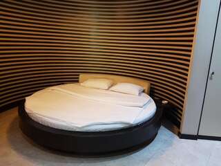 Отель Ibiza Hotel Ереван Люкс с кроватью размера «king-size» и балконом-3